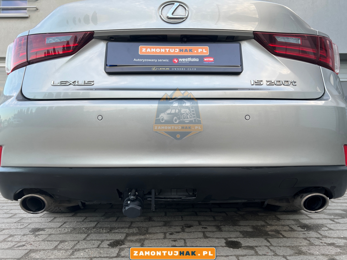 na zdjeciu lexus is z oryginalnym hakiem holowniczym westfalia a40v